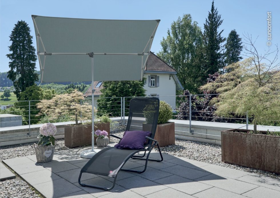 Parasol de balcon les différentes solutions pour ombrager ce lieu