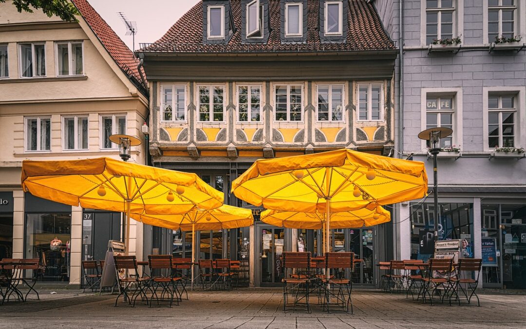 Aménager une terrasse de café : comment bien disposer les parasols