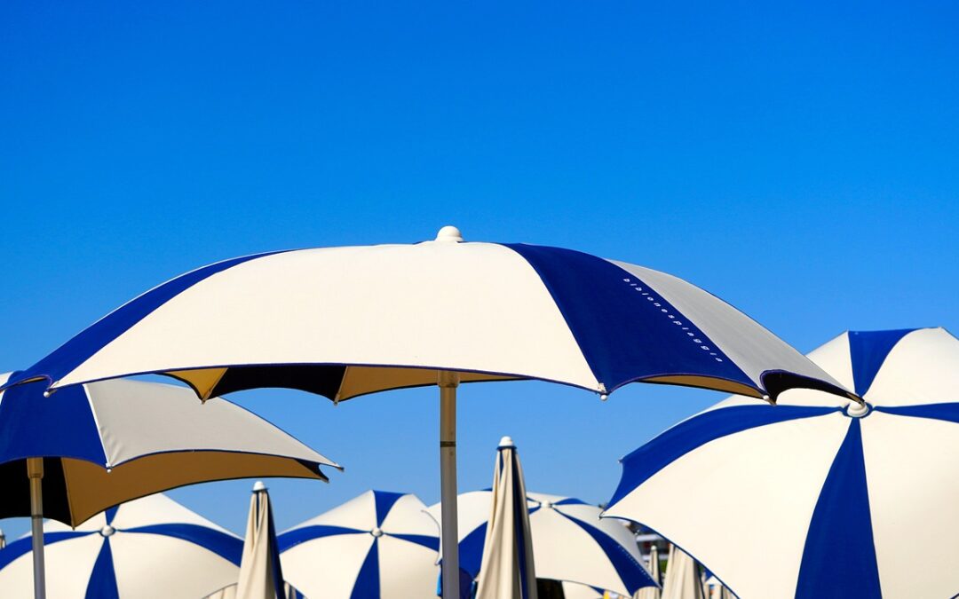Maximiser l’ombre : techniques de placement de parasol pour votre extérieur